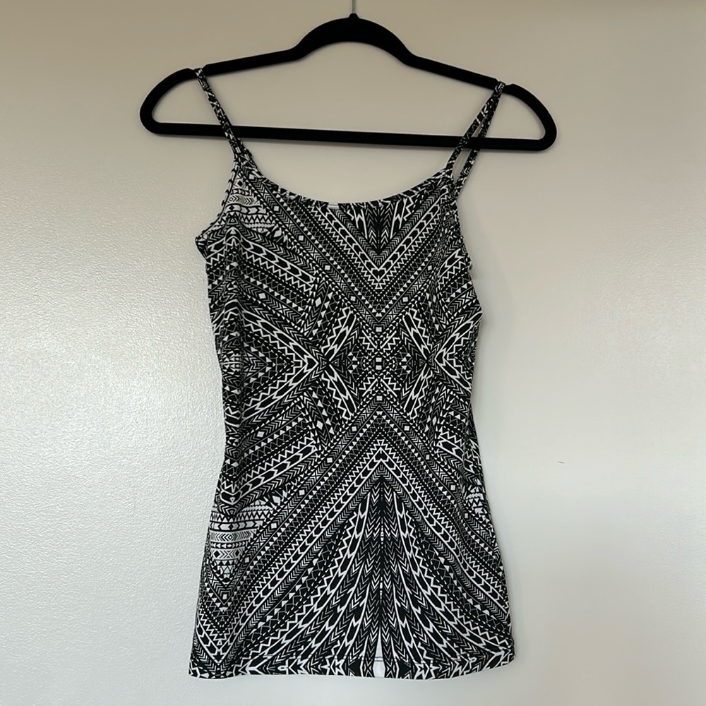 Nollie Tribal Tank, Medium, NWOT